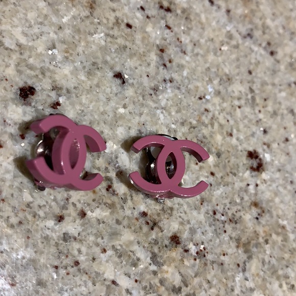 CHANEL 2004 Clip On Earrings - Picture 6 of 10